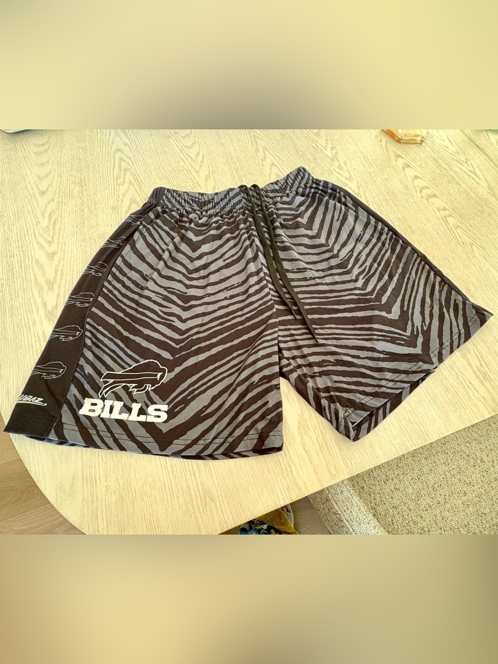 Zubaz Buffalo Bills Black & Gray Tonal 7” Shorts, size S